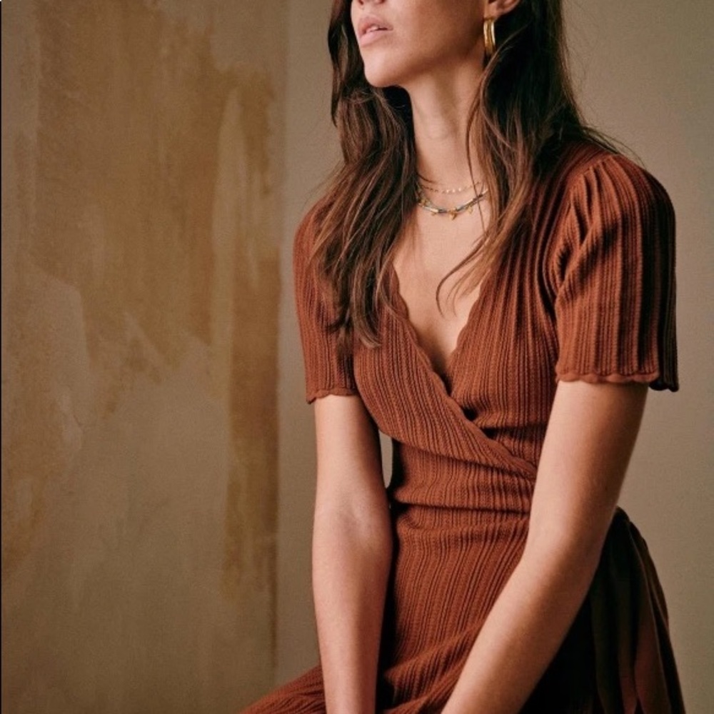 Sezane Luisa Dress in Hazelnut. Size Medium.